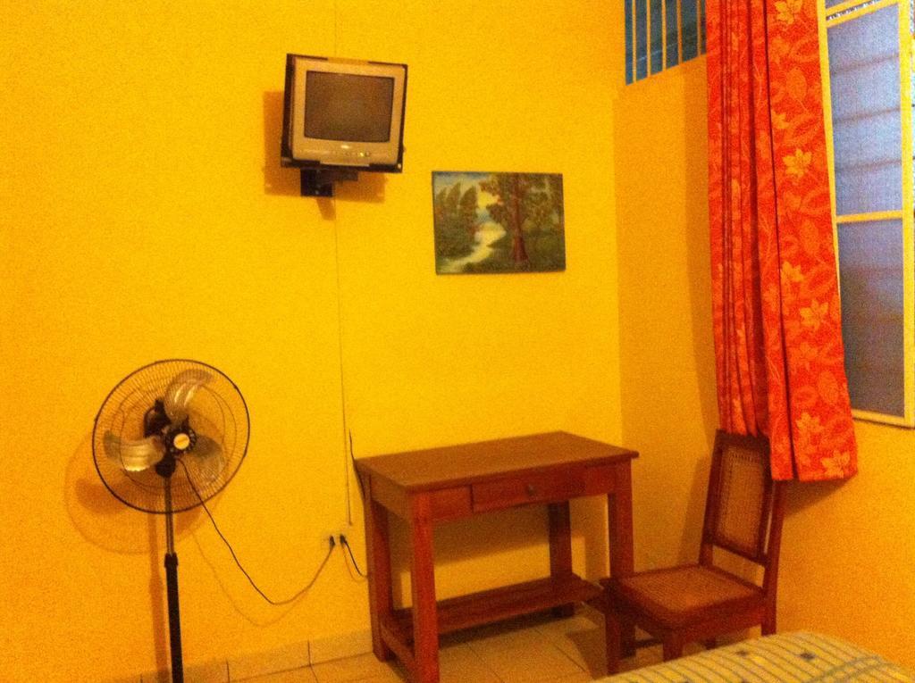 Hostal El Colibri Икитос Екстериор снимка