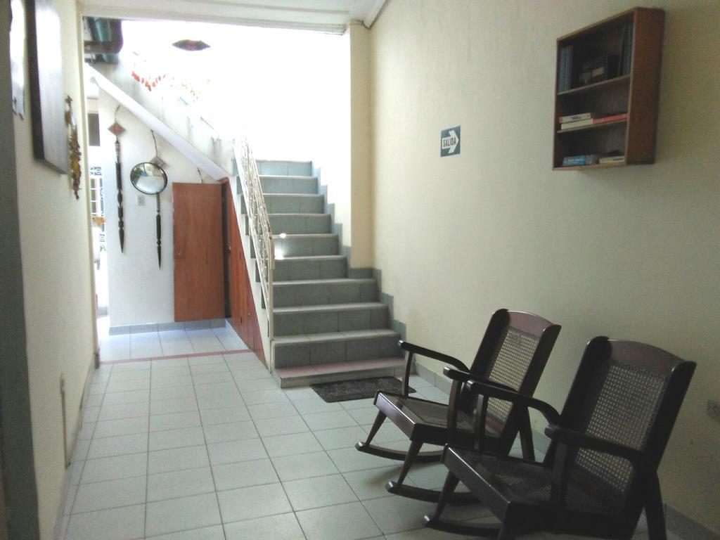 Hostal El Colibri Икитос Екстериор снимка