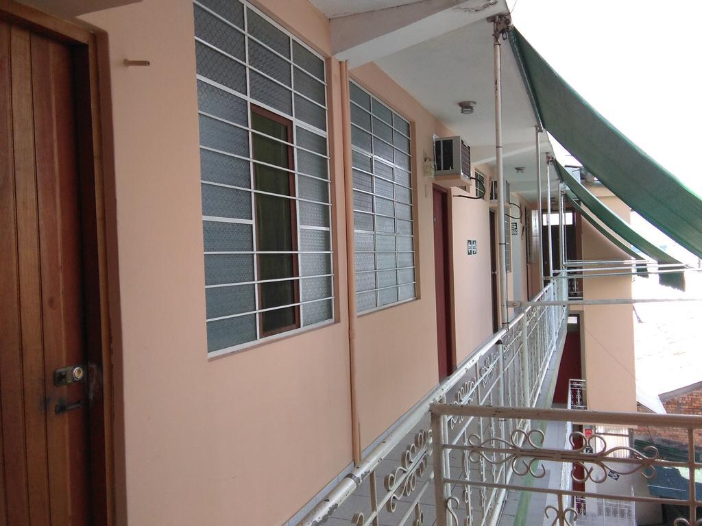 Hostal El Colibri Икитос Екстериор снимка