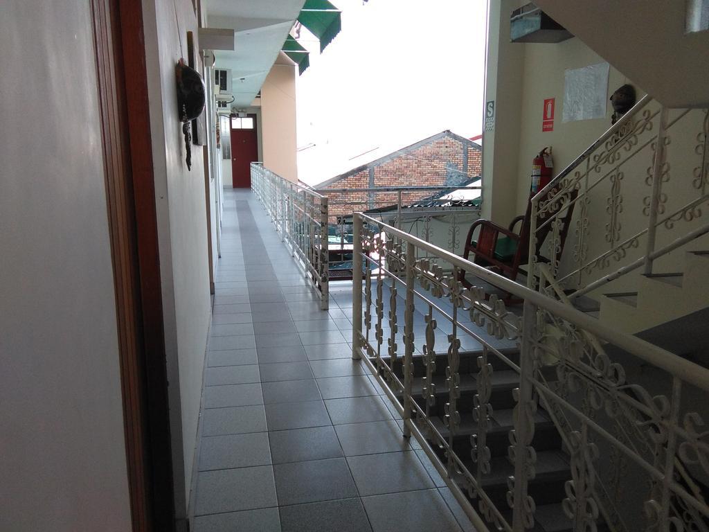 Hostal El Colibri Икитос Екстериор снимка