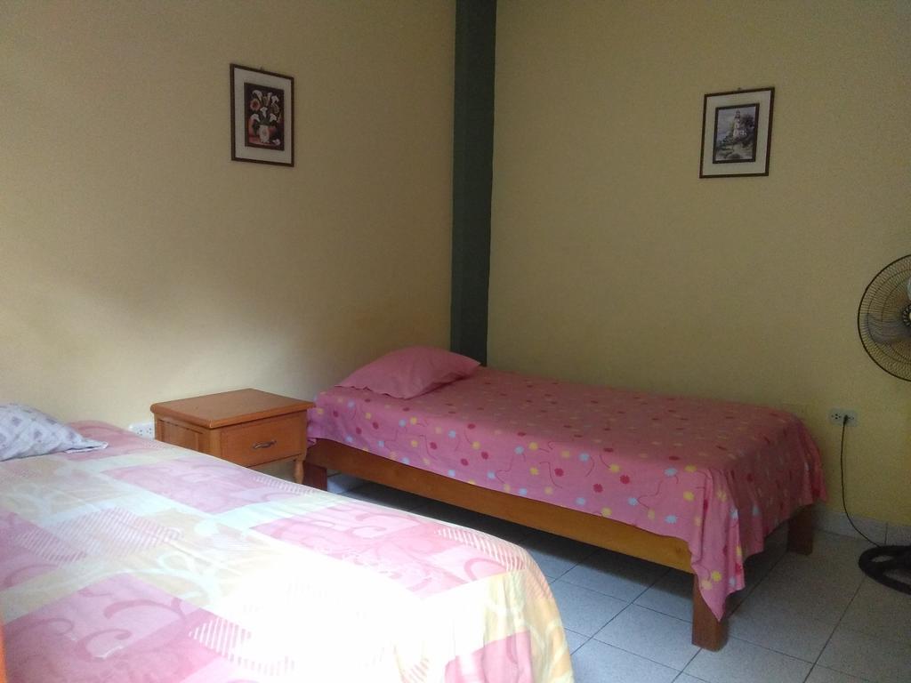 Hostal El Colibri Икитос Стая снимка