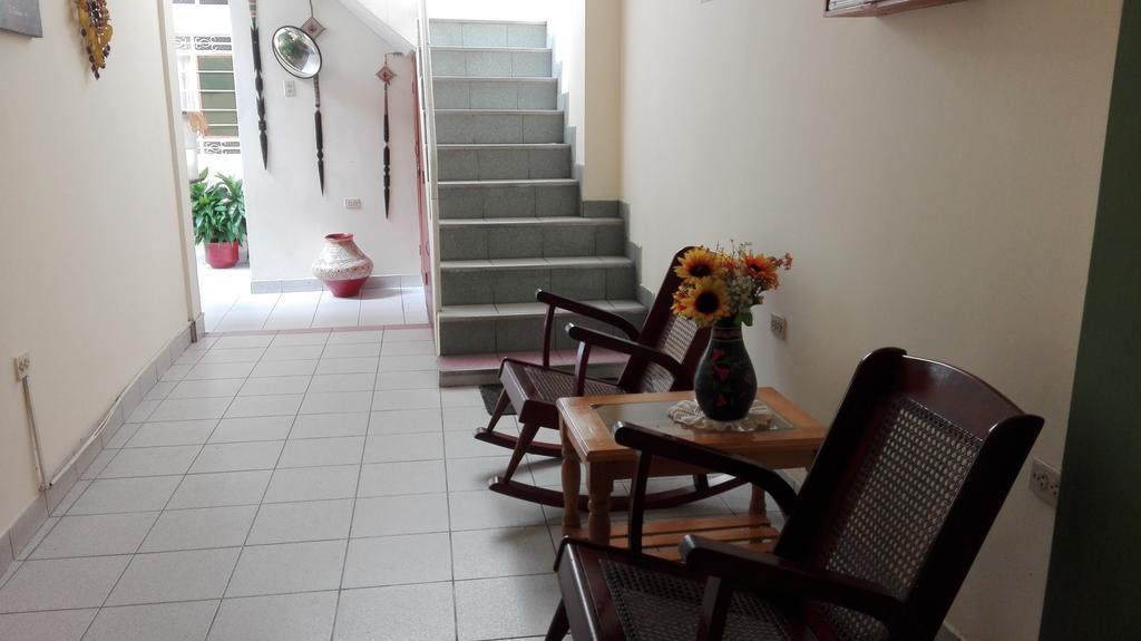 Hostal El Colibri Икитос Екстериор снимка