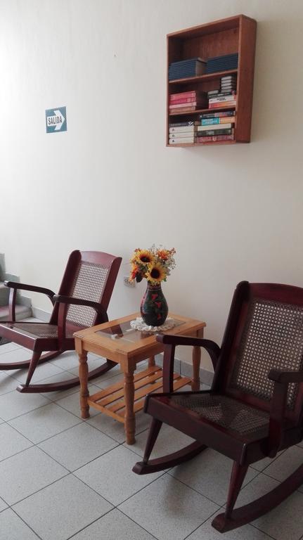 Hostal El Colibri Икитос Екстериор снимка