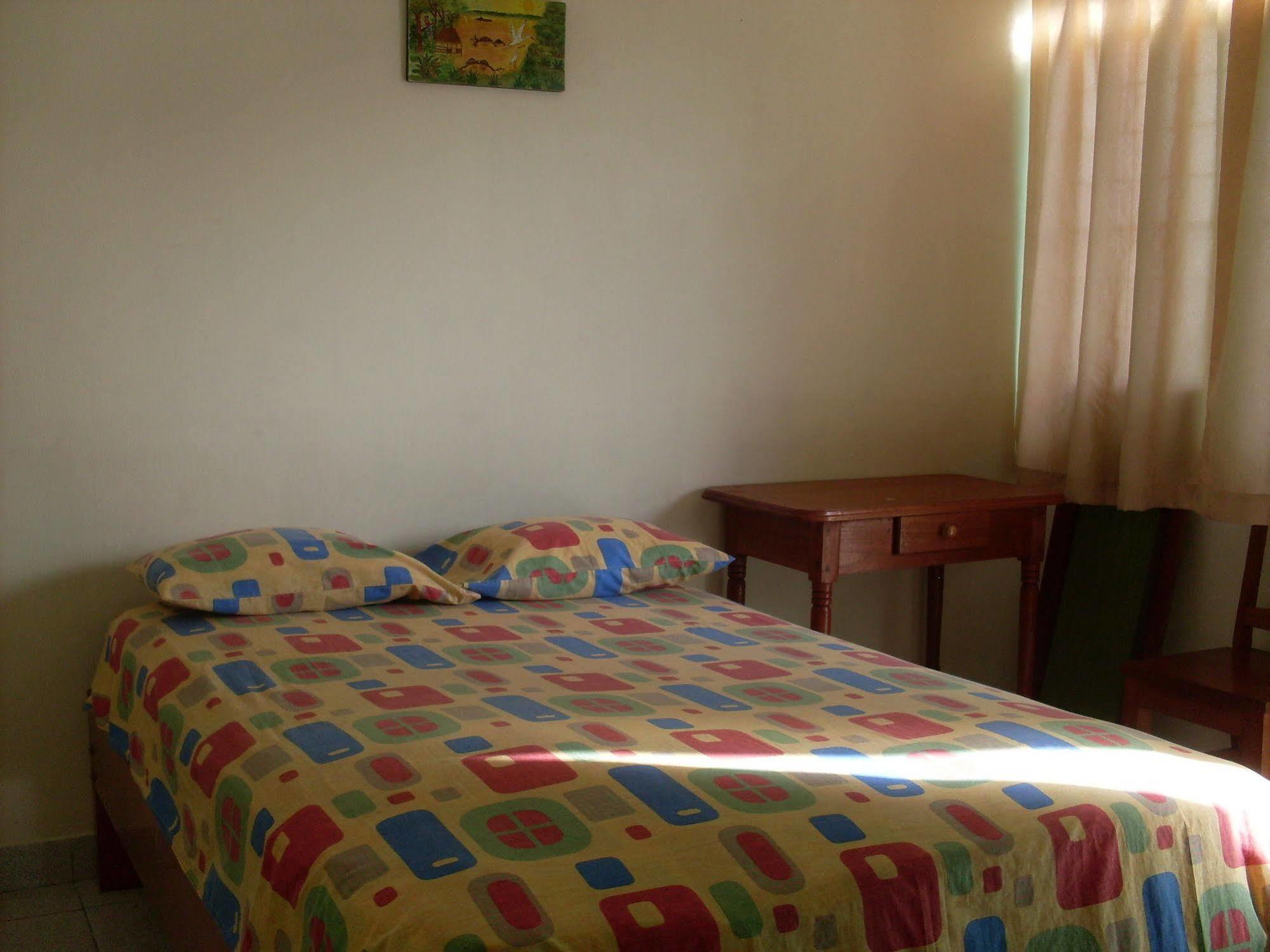 Hostal El Colibri Икитос Екстериор снимка
