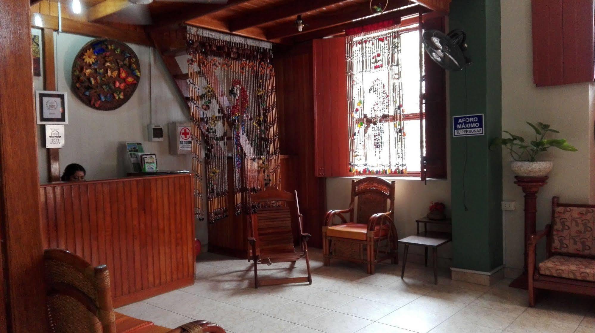 Hostal El Colibri Икитос Екстериор снимка