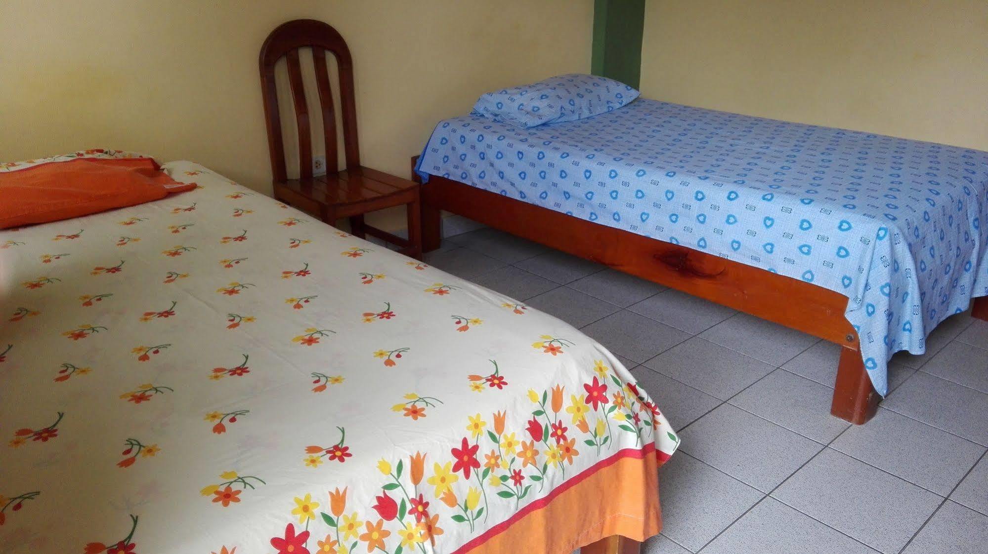 Hostal El Colibri Икитос Екстериор снимка