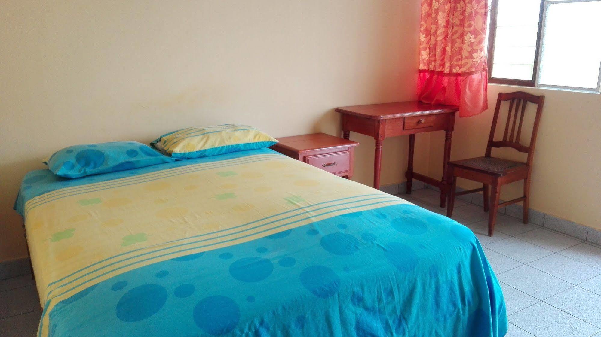 Hostal El Colibri Икитос Екстериор снимка
