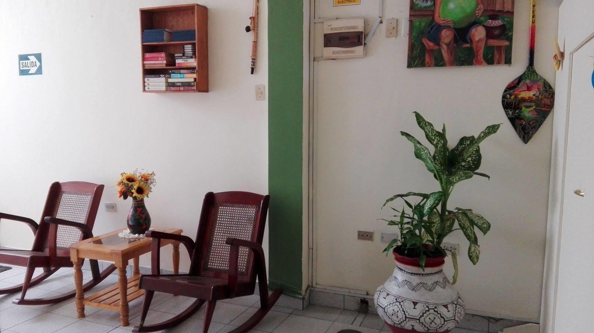 Hostal El Colibri Икитос Екстериор снимка