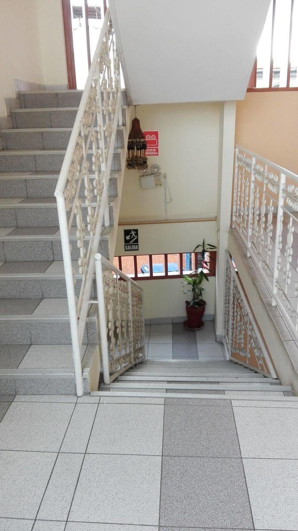 Hostal El Colibri Икитос Екстериор снимка