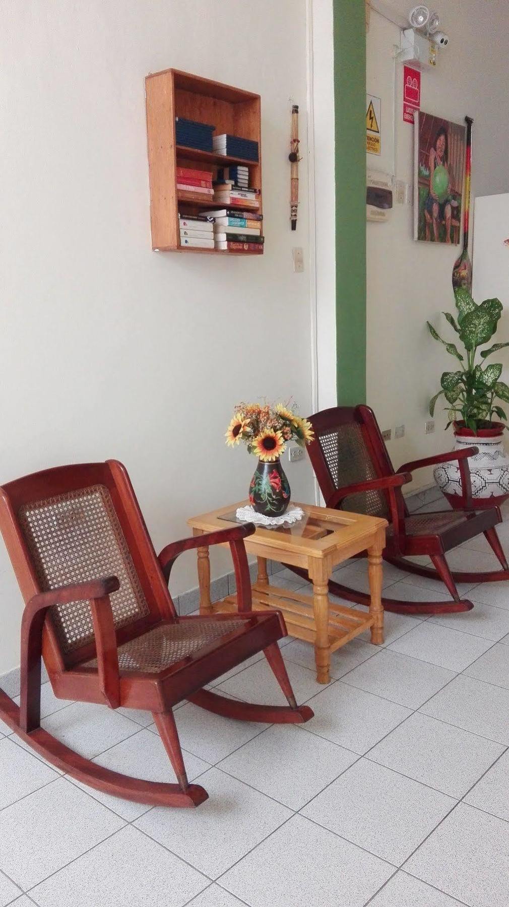 Hostal El Colibri Икитос Екстериор снимка