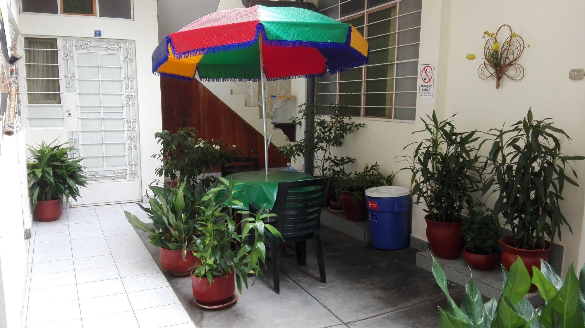 Hostal El Colibri Икитос Екстериор снимка
