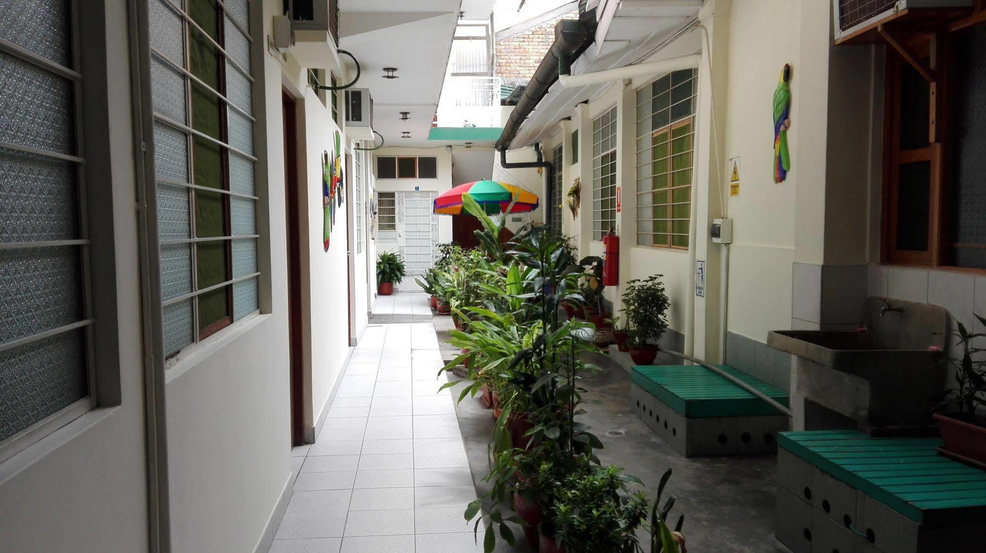 Hostal El Colibri Икитос Екстериор снимка