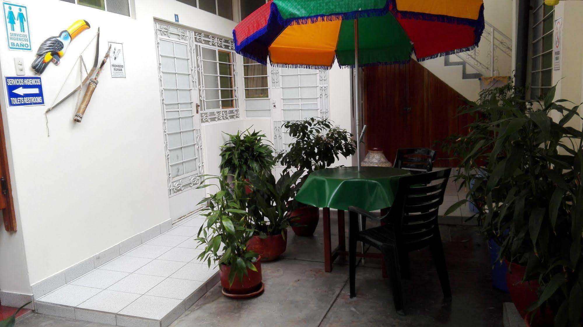 Hostal El Colibri Икитос Екстериор снимка
