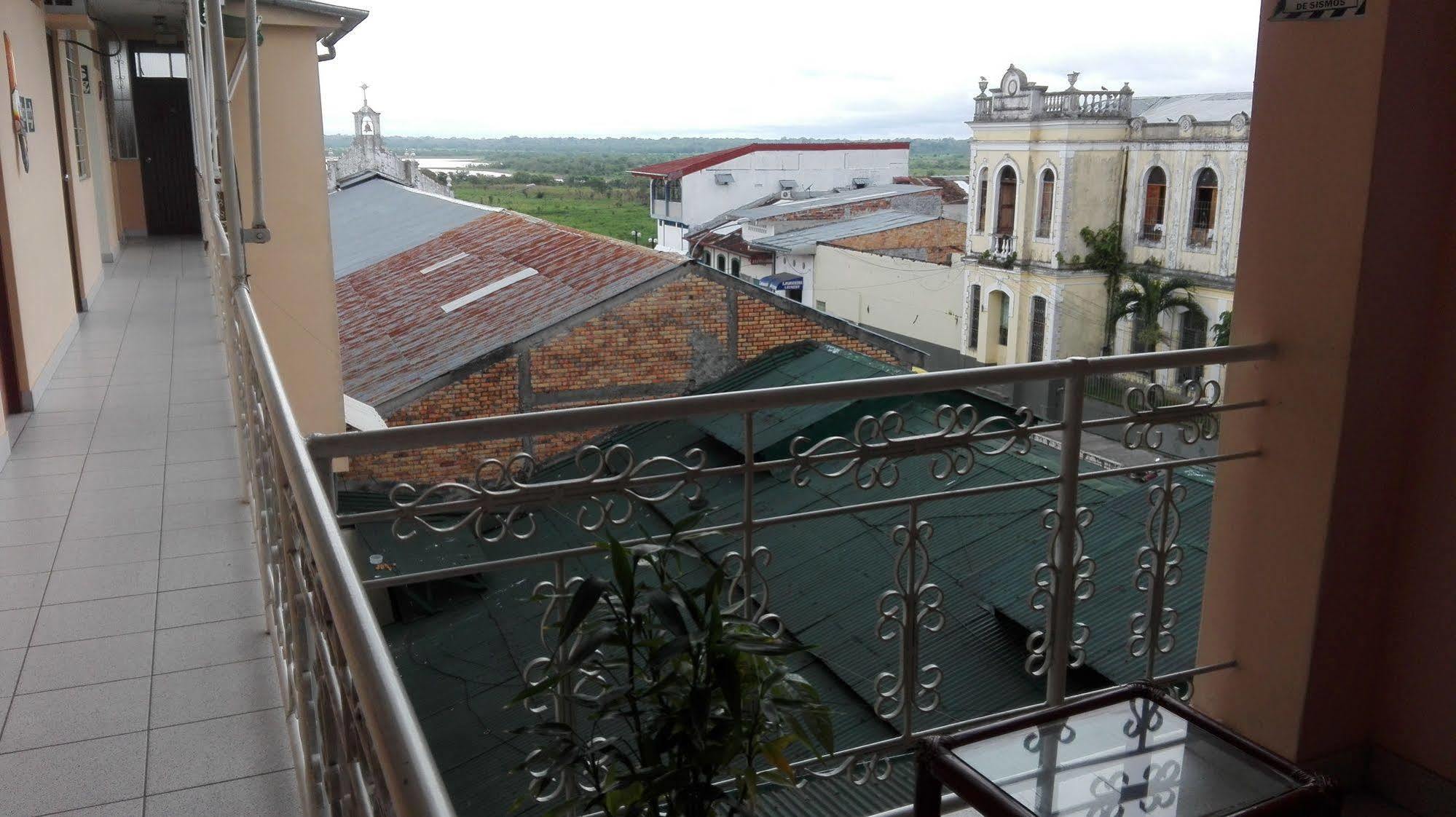Hostal El Colibri Икитос Екстериор снимка