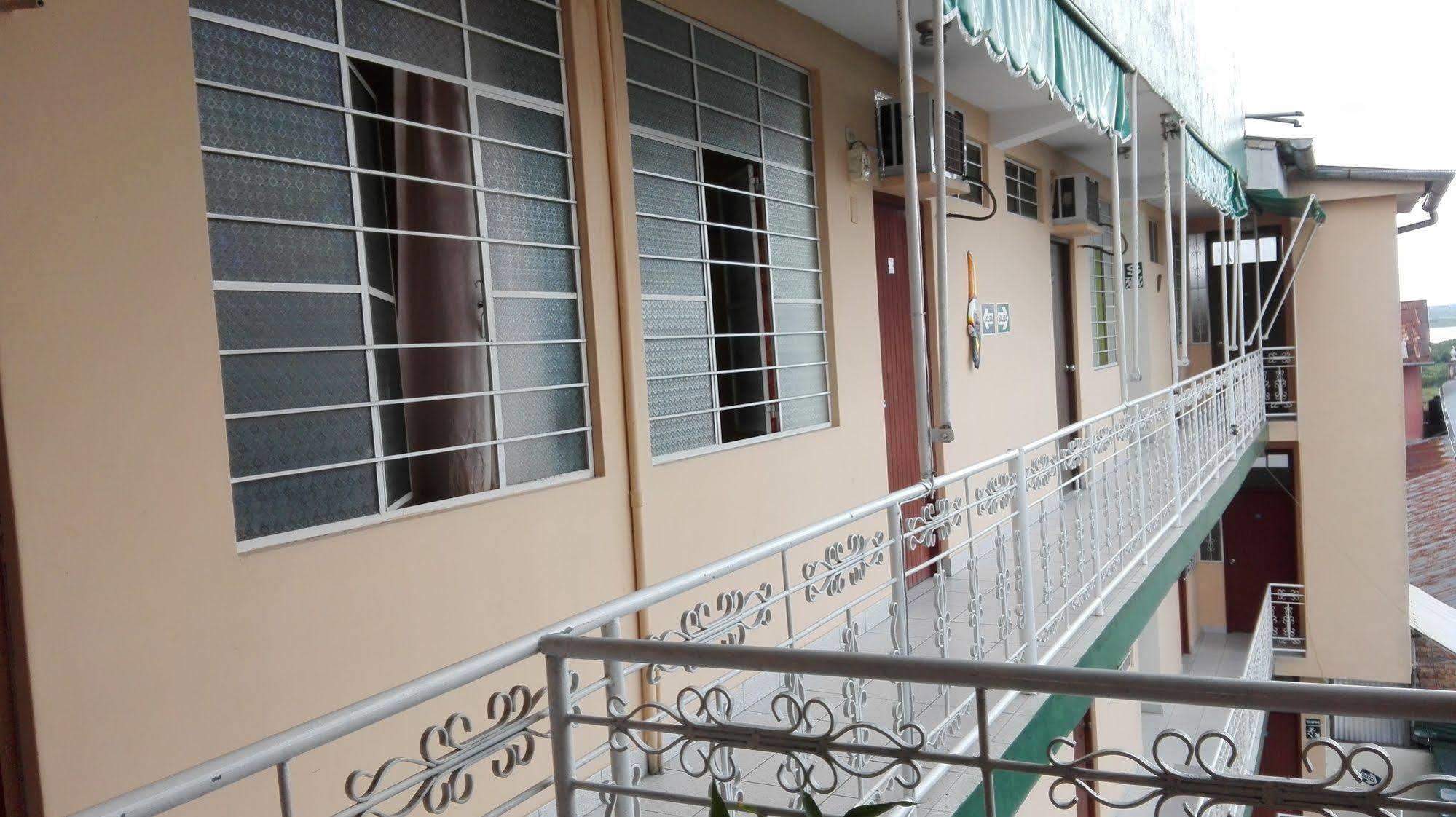 Hostal El Colibri Икитос Екстериор снимка