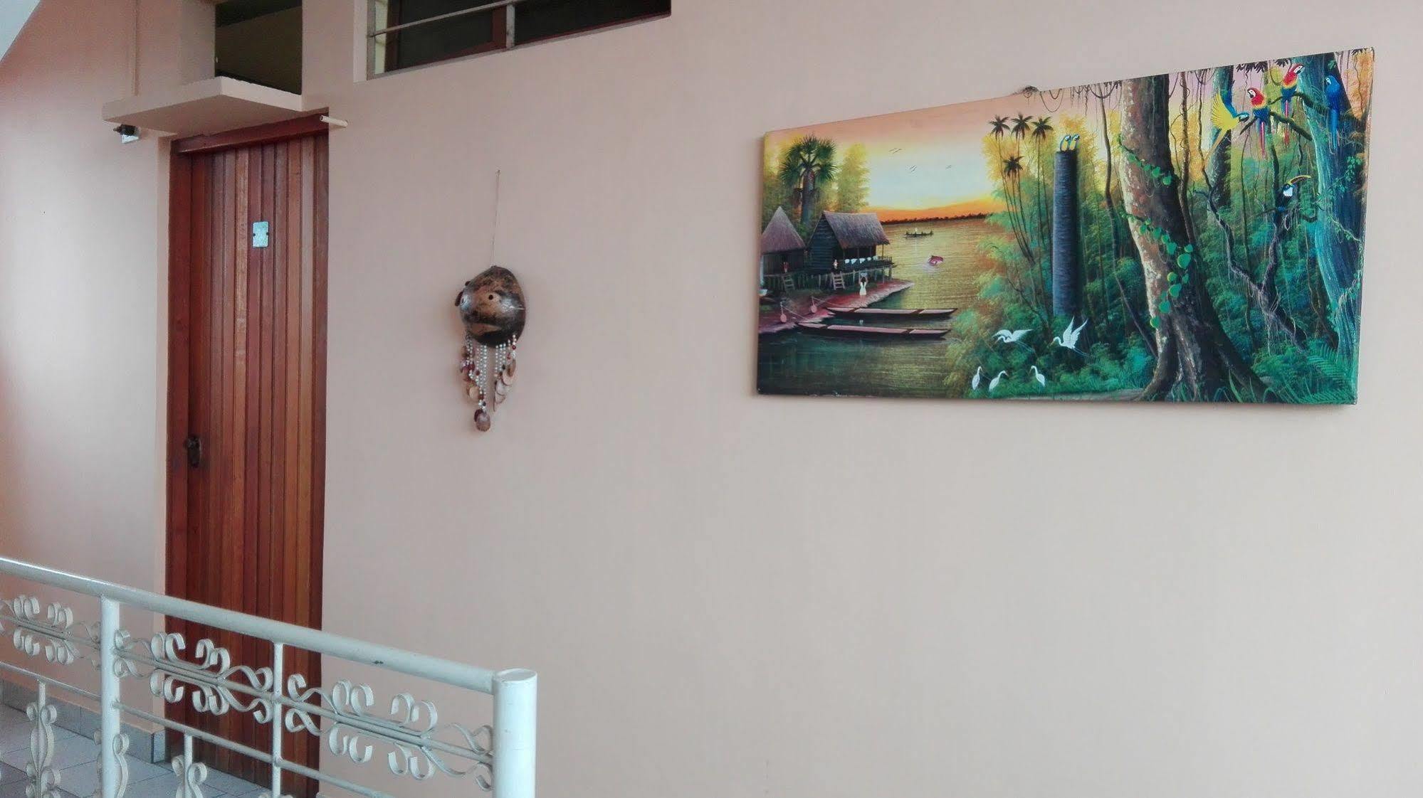 Hostal El Colibri Икитос Екстериор снимка